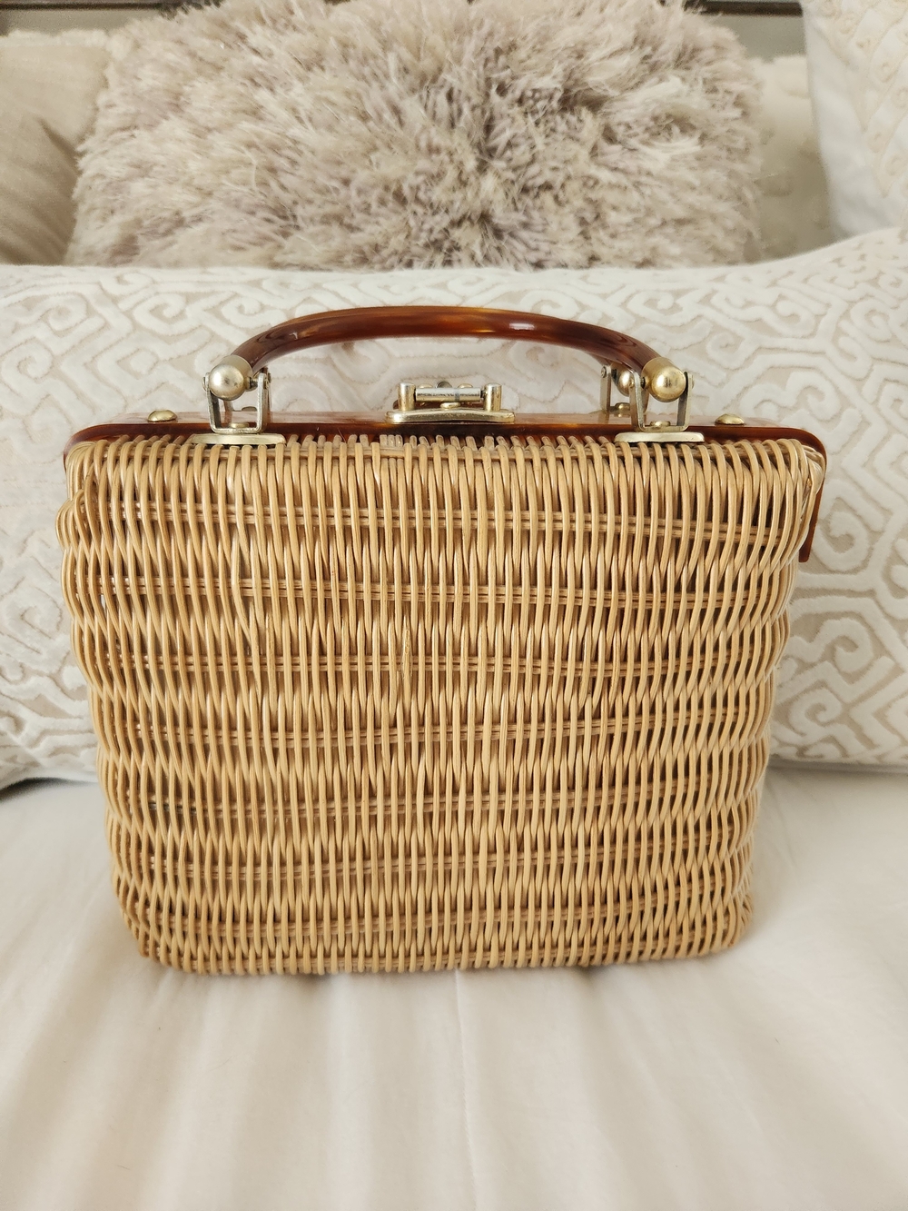 Vintage Princess Charming by Atlas Wicker Handbag – Mid-Century Amber Lucite - Picture 6 of 9